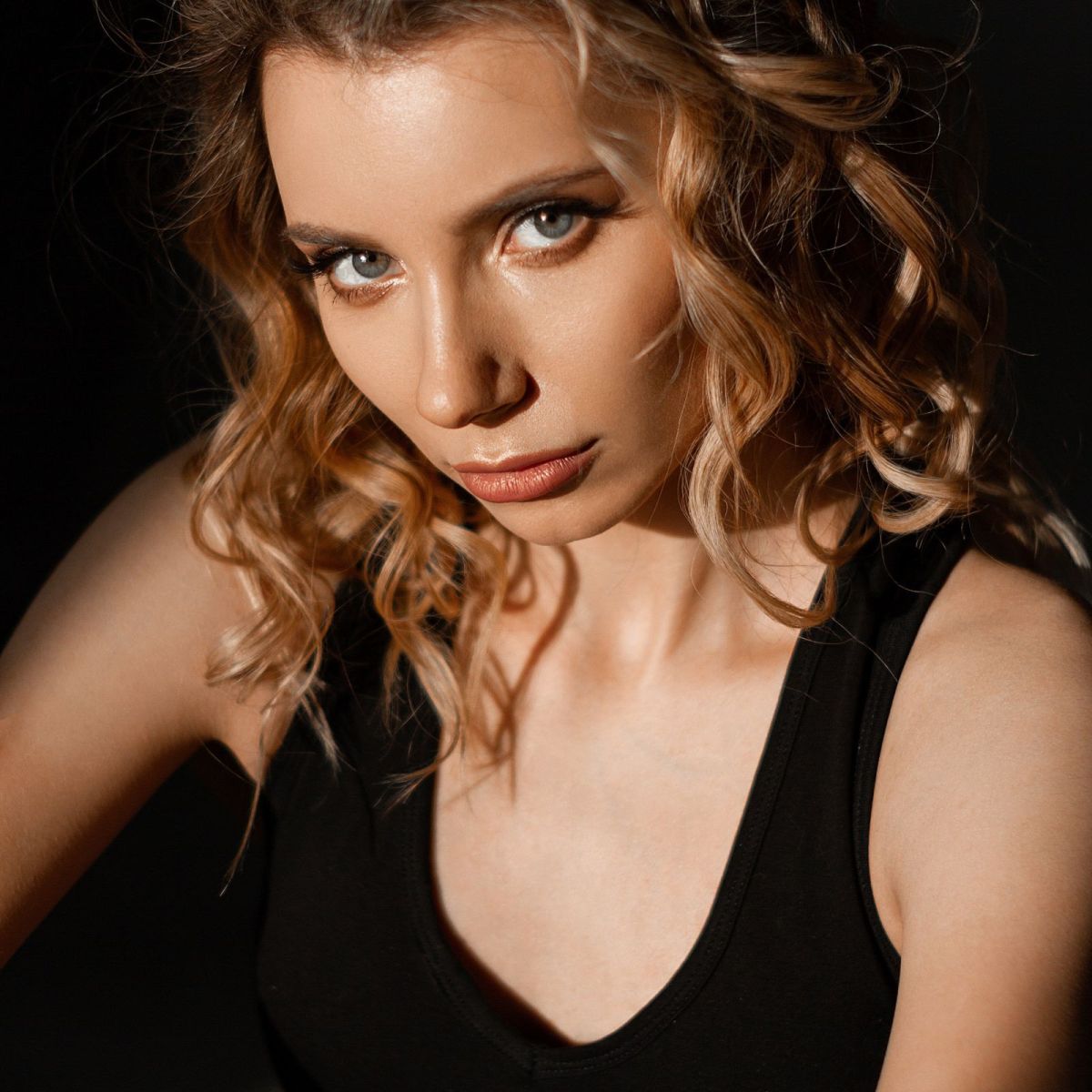 Is Your Online Dating Profile Attracting the Wrong People? — Dating Relationship Coaching &&nbsp;Advice